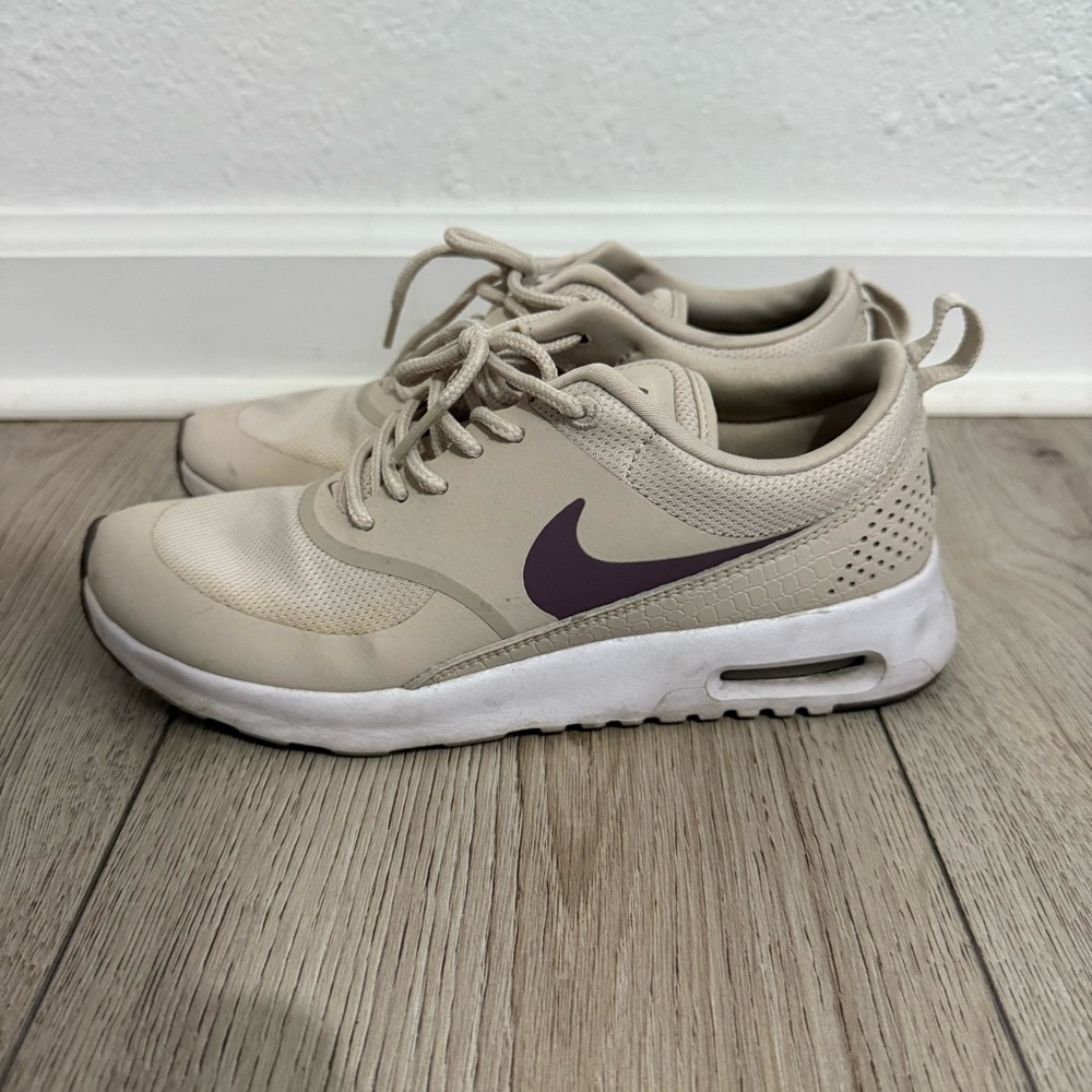 Nike Thea